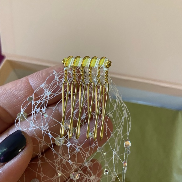 NWOT Twigs & Honey Rhinestone adorned bandeau birdcage veil - Picture 6 of 7